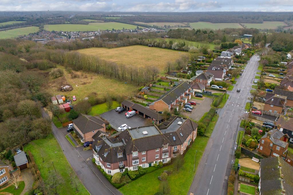 Juniper Lane, Flackwell Heath, HP10 2 bed apartment for sale £325,000