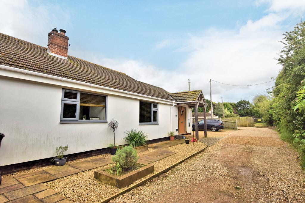4 bed detached bungalow for sale £450,000