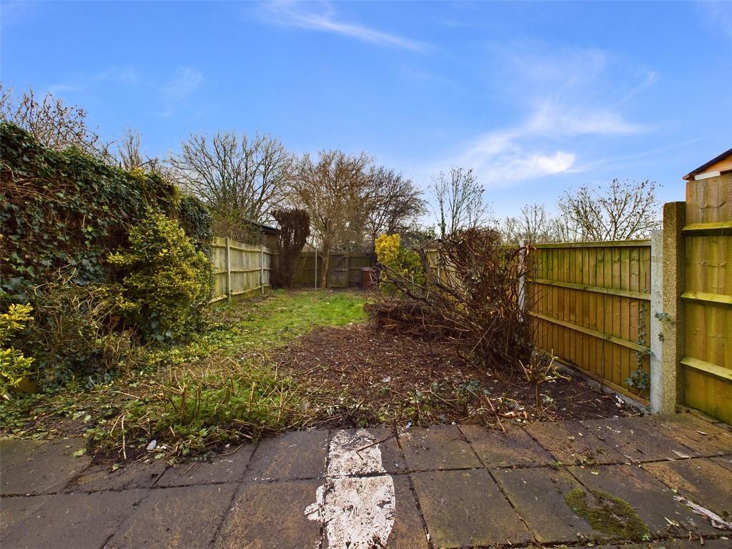 Osborne Road, Basildon, Essex, SS16 3 bed terraced house for sale £