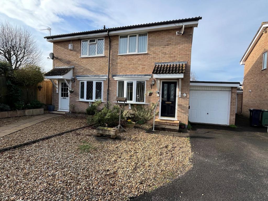 Rowan Close, Nailsea, North Somerset... 2 bed semidetached house for