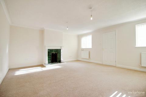 4 bedroom detached house to rent, Calcutt Street, Swindon SN6