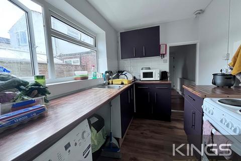 4 bedroom terraced house to rent, Dover Street, Southampton