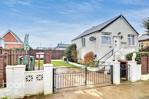 2 bedroom detached bungalow for sale, Morris Avenue, Clacton-On-Sea