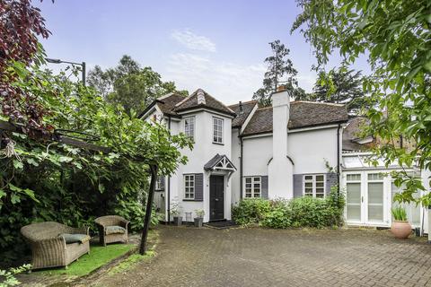 undefined, High Street, Hampton