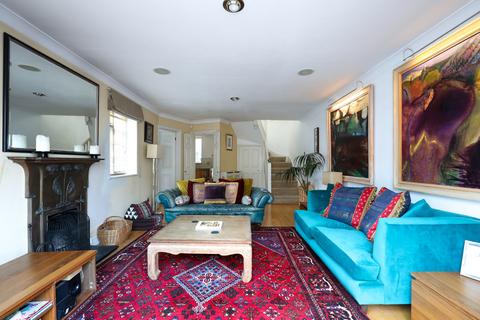 undefined, High Street, Hampton