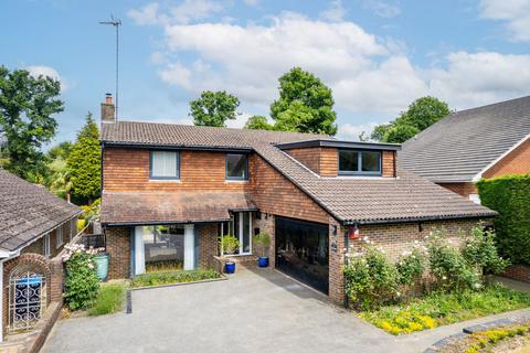 5 Bayards, Warlingham, CR6 9BP