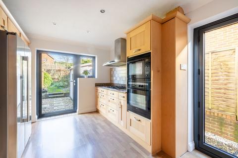 5 Bayards, Warlingham, CR6 9BP