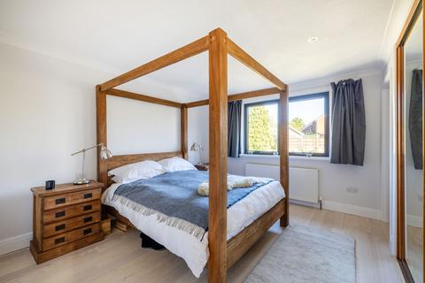 5 Bayards, Warlingham, CR6 9BP