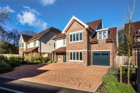 5 bedroom detached house for sale, Heathbourne Road, Bushey Heath, Bushey, Hertfordshire, WD23