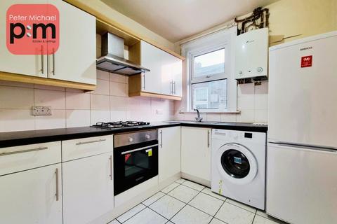 2 bedroom flat to rent, Devonshire Road, Palmers Green