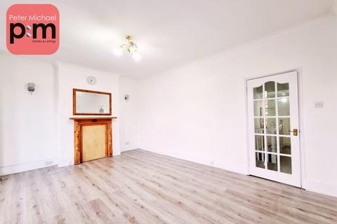 2 bedroom flat to rent, Devonshire Road, Palmers Green