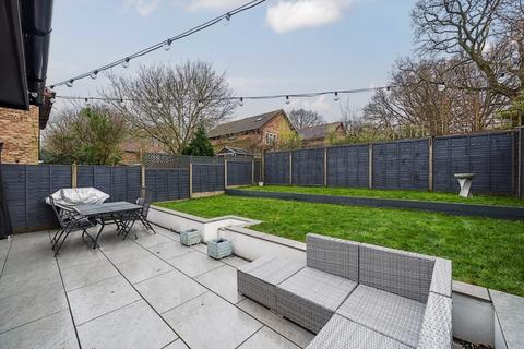 73 Bow Field, Hook, RG27 9SA
