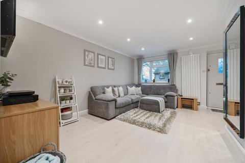 73 Bow Field, Hook, RG27 9SA