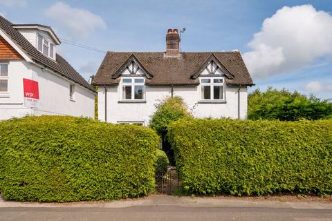 4 bedroom detached house for sale, Beacon Hill Road