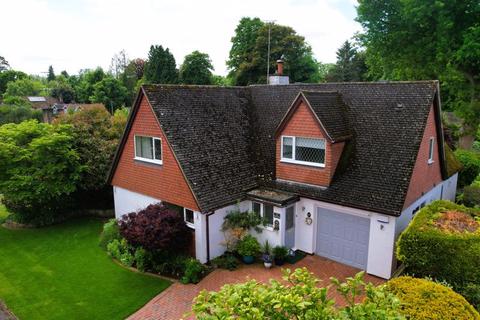 4 bedroom detached house for sale, Glebe Road, Headley