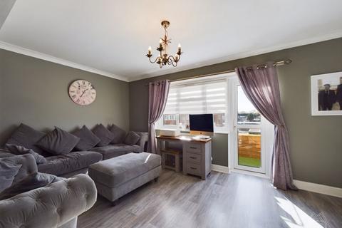 3 bedroom maisonette for sale - Aire Drive, South Ockendon