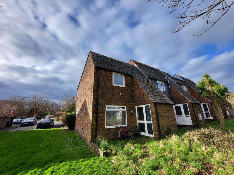 Maplehurst Road, Chichester 4 bed terraced house £2,200 pcm (£508 pw)