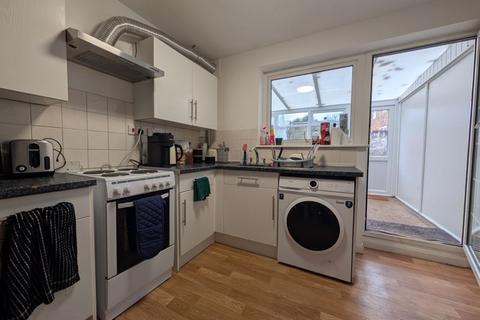 4 bedroom terraced house to rent, Maplehurst Road, Chichester