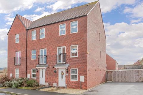 3 bedroom end of terrace house for sale, Cawse Street, Banbury - Large bedrooms and study