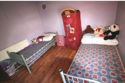 undefined, Ash Road, Luton