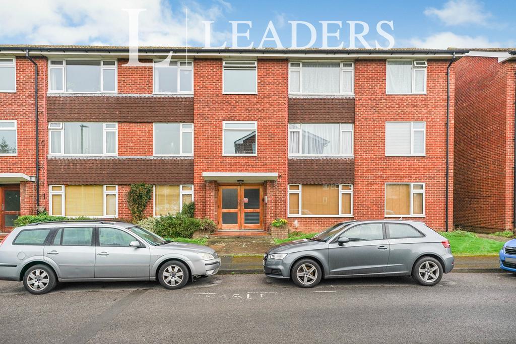 Sterling Court, Cheltenham, GL51 2 bed apartment £900 pcm (£208 pw)