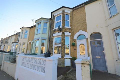 3 bedroom terraced house to rent, Pelham Road, Cowes