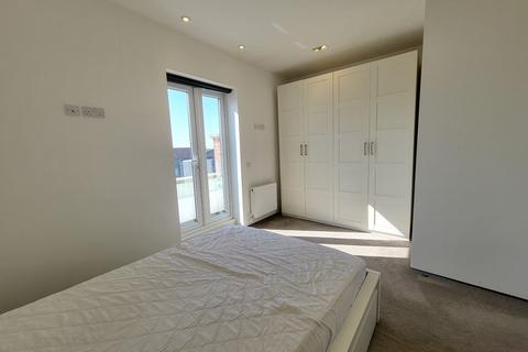 1 bedroom flat for sale, Grosvenor Court, Hale Lane, NW7