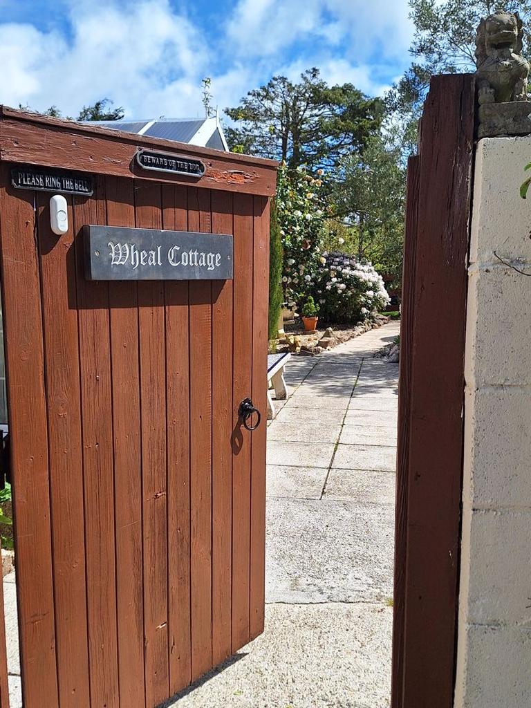 Entrance gate