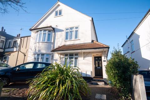 2 bedroom apartment to rent, Tankerville Drive, Leigh-On-Sea SS9