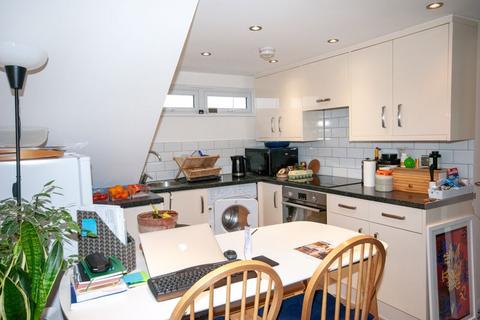 2 bedroom apartment to rent - Tankerville Drive, Leigh-On-Sea SS9