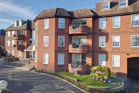 3 bedroom apartment to rent, Manor Road, Chigwell IG7