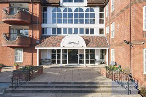 3 bedroom apartment to rent, Manor Road, Chigwell IG7