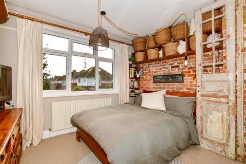 3 Bruce Way, Worthing, BN11 5JX