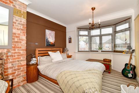 3 Bruce Way, Worthing, BN11 5JX