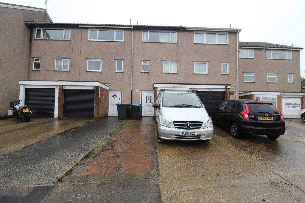 Argyll Road, Hemel Hempstead HP2 4 bed terraced house £2,000 pcm (£