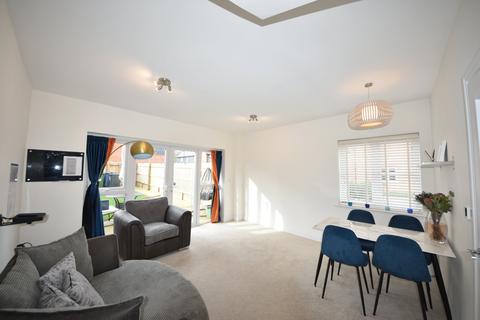 2 bedroom end of terrace house for sale, Aspen Road, High Wycombe, HP10