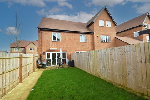 2 bedroom end of terrace house for sale, Aspen Road, High Wycombe, HP10