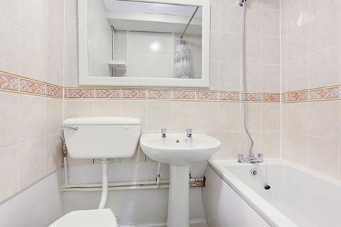 1 bedroom flat for sale, Knowles House, Neville Gill Close, London, SW18