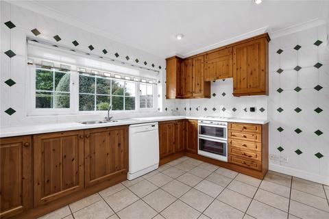 3 bedroom detached house to rent, Pit Farm Road, Guildford, Surrey, GU1