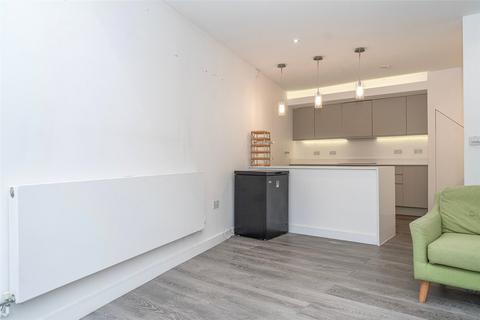 19b Ribblesdale Road, London, N8 7EP