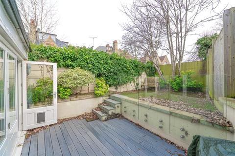19b Ribblesdale Road, London, N8 7EP