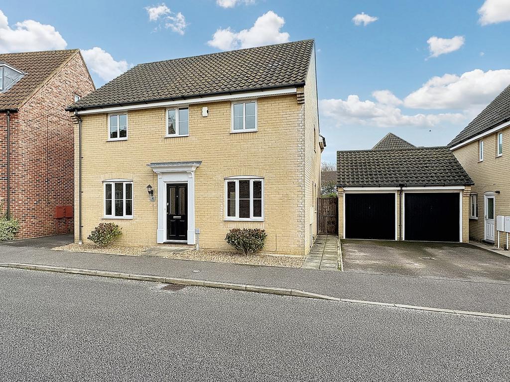 Roberts Close, Ipswich IP5 4 bed detached house for sale £475,000