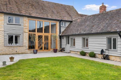 4 bedroom barn conversion for sale, East Side, Evesham WR11