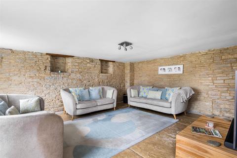 4 bedroom barn conversion for sale, East Side, Evesham WR11