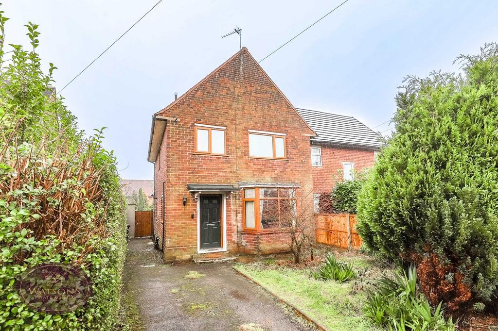 Shaw Crescent, Hucknall, Nottingham... 3 bed semidetached house for