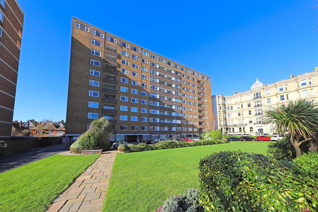 Coombe Lea, Grand Avenue, Hove 3 bed apartment for sale £550,000