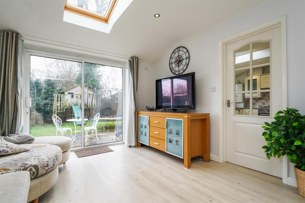 Sudbrook Way, Gloucester 3 bed detached house for sale £350,000