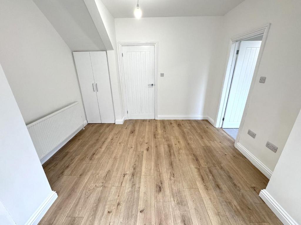 Dining area into kitchen