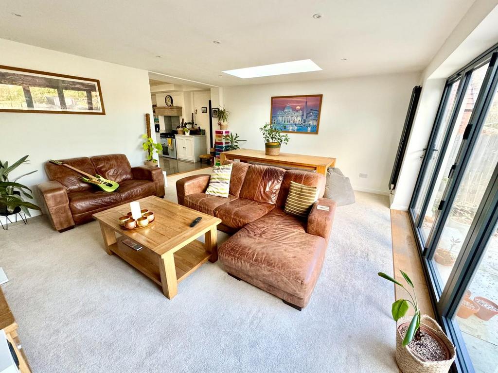 Stokesley Road, Nunthorpe, Middlesbrough 3 bed semidetached house £