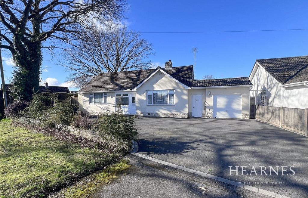 Dorset Avenue, Ferndown, BH22 3 bed detached bungalow for sale £525,000